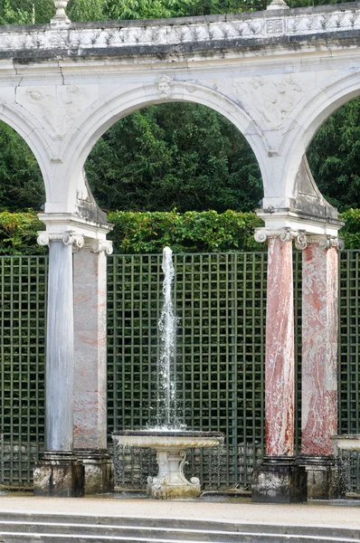 Francia, Colonnato Grove a Versailles Palace — Foto Stock