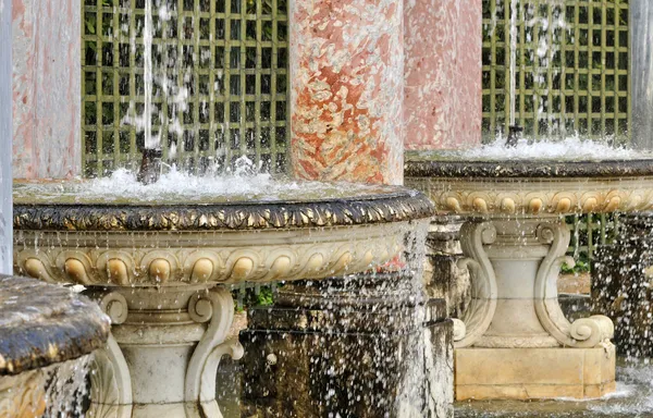 Fransa, versailles Sarayı bahçesinde colonnade — Stok fotoğraf