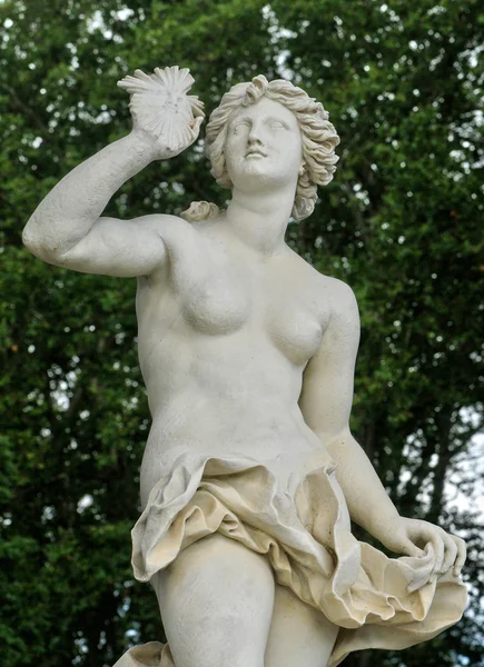 França, estátua no parque do Palácio de Versalhes — Fotografia de Stock