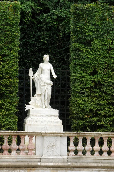 Frankrike, kupoler grove i palatset park i versailles — Stockfoto