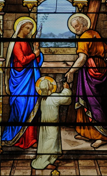 Mozaikové okno v kostele houlgate v Normandii — Stock fotografie