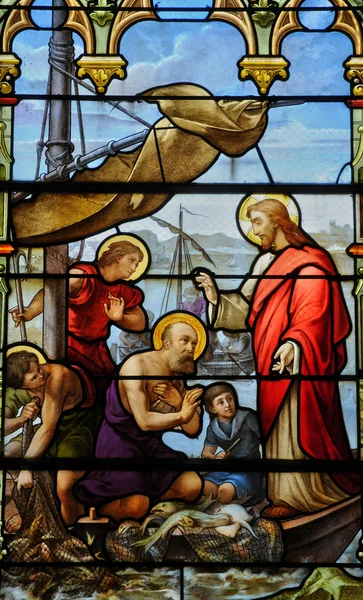 Ólomüveg ablak a templom Houlgate Normandiában — Stock Fotó