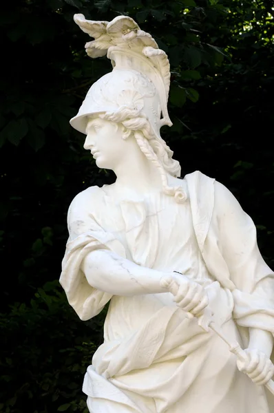 Fransa, versailles Sarayı parktaki heykelin — Stok fotoğraf