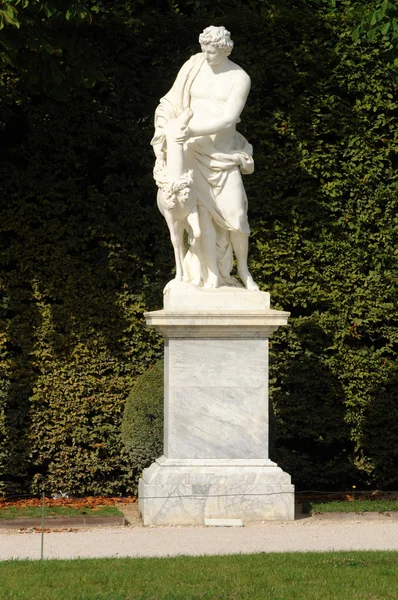 Frankrijk, standbeeld in het park van de paleis versailles — Stockfoto