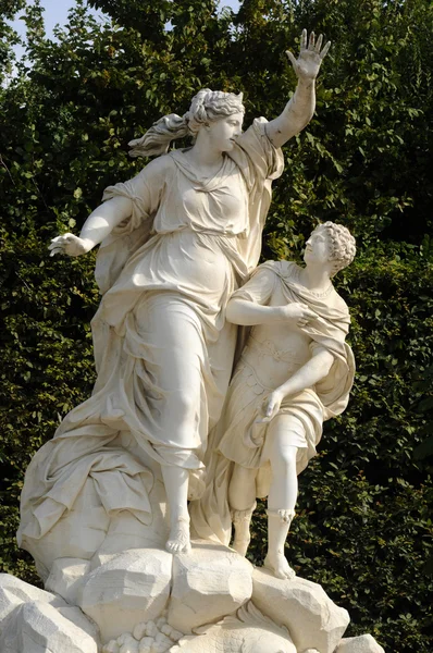 法国凡尔赛宫公园里的雕像 — 图库照片