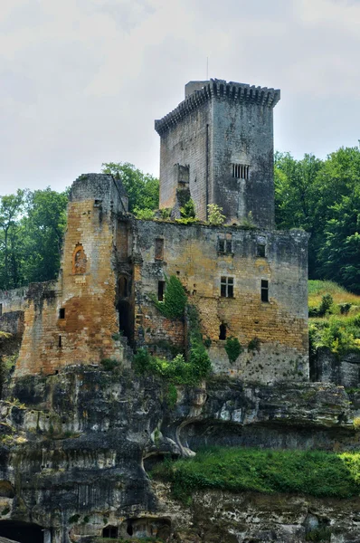 法国多尔多涅省的 commarque 的如诗如画城堡 — 图库照片
