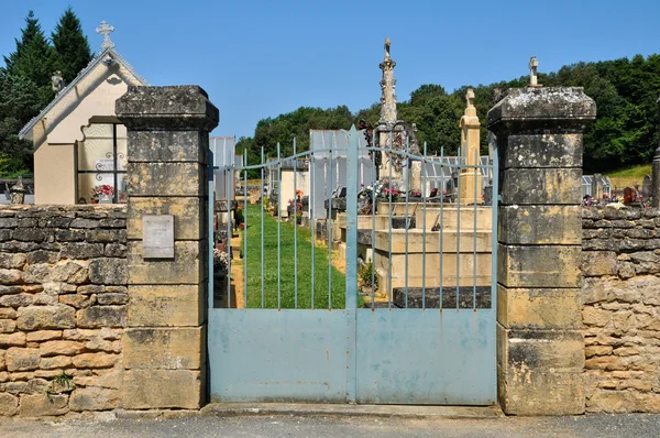 法国多尔多涅省的 proissans 公墓 — 图库照片