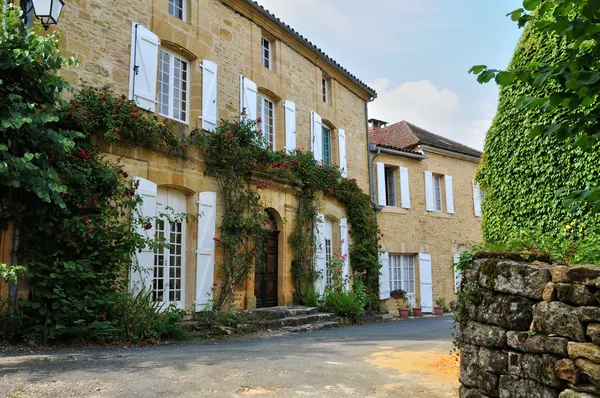 Francia, pintoresco pueblo de Saint Genies en Dordoña — Foto de Stock