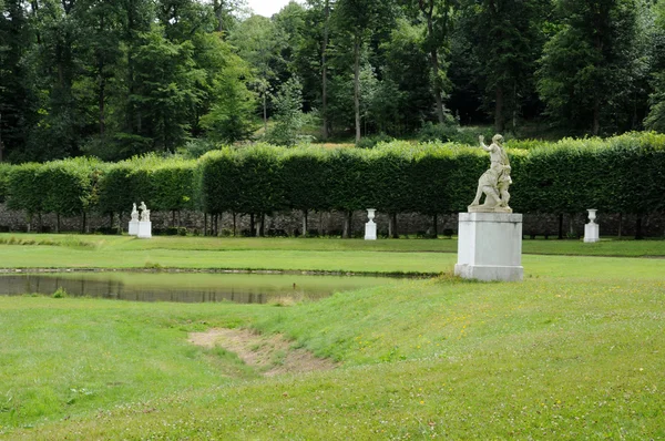 França, estátua no parque clássico de Marly le Roi — Fotografia de Stock