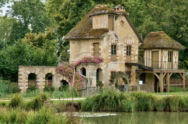 Rainha Hamlet no parque do Palácio de Versalhes — Fotografia de Stock