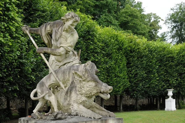 Francia, estatua en el parque clásico de Marly le Roi —  Fotos de Stock