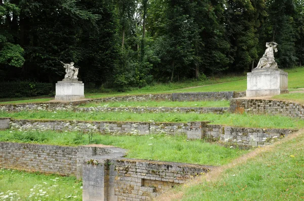 Fransa, marly le Roi klasik parktaki heykelin — Stok fotoğraf