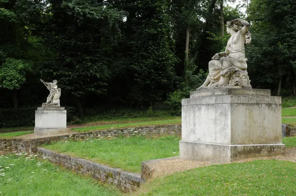 Francia, statua nel parco classico di Marly le Roi — Foto Stock