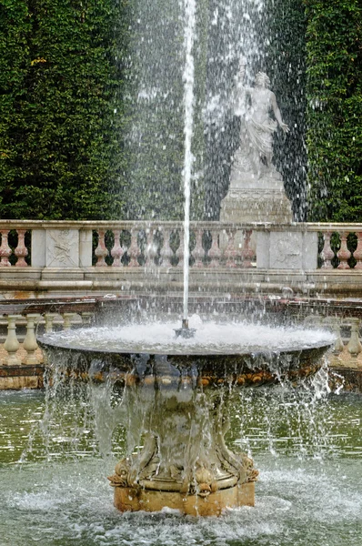 Frankrike, kupoler grove i palatset park i versailles — Stockfoto