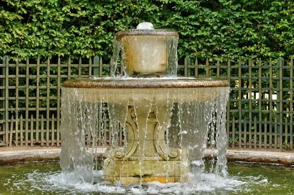 Fontána v parku palác versailles — Stock fotografie