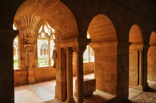 法国，在佩里戈尔的 cadouin 修道院 — 图库照片