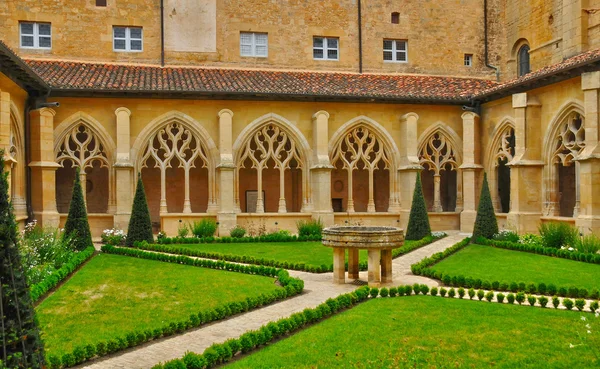 在佩里戈尔的 cadouin 修道院 — 图库照片