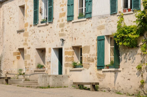 Francja, malowniczej miejscowości jouy le moutier w ile de france — Zdjęcie stockowe