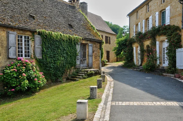 França, pitoresca aldeia de Saint Genies em Dordogne — Fotografia de Stock