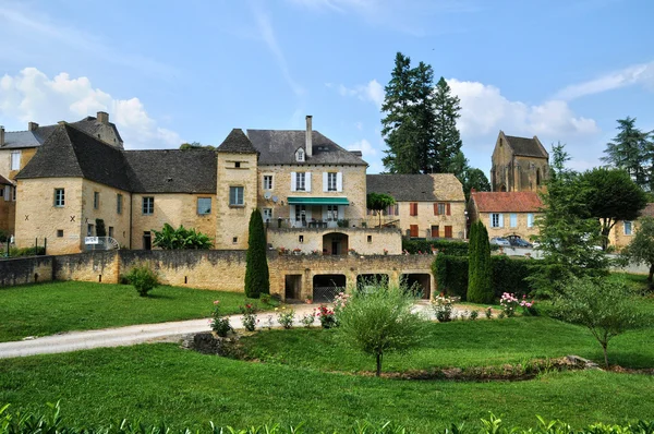 França, pitoresca aldeia de Saint Genies em Dordogne — Fotografia de Stock