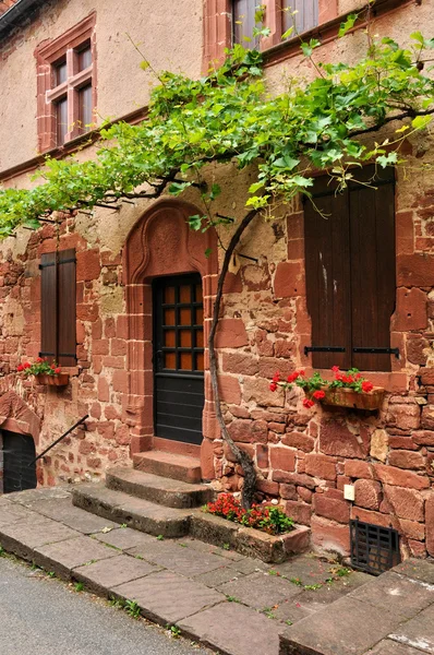 Francia, pittoresco villaggio di Collonges la Rouge — Foto Stock