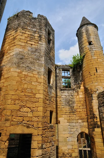 Франция, живописный замок Коммарк в Дордоне — стоковое фото