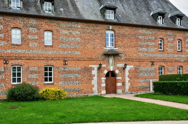 Pintoresco pueblo de Ernemont sur Buchy en Normandía — Foto de Stock