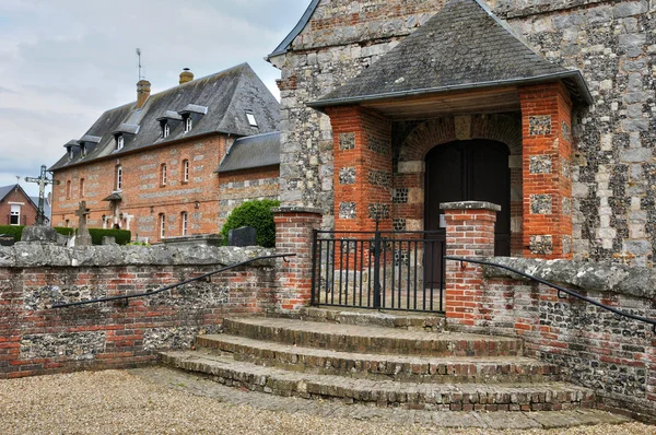 Pitoresca aldeia de Ernemont sur Buchy na Normandia — Fotografia de Stock