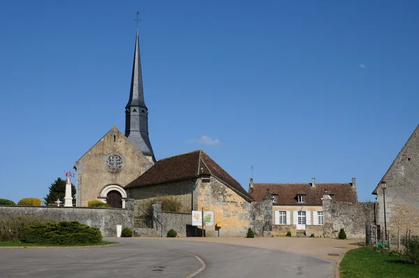 Frankrike, historiska kyrkan av eperrais — Stockfoto