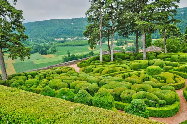 フランス、ドルドーニュ県マルケイ サック城の美しい庭園 — ストック写真
