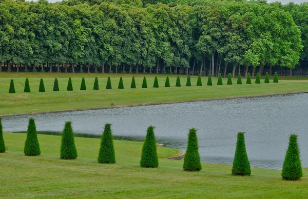 Francia, el parque clásico de Marly le Roi — Foto de Stock