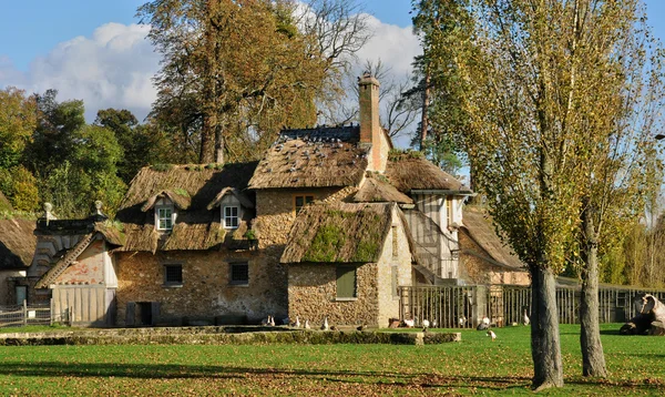 Domaine de Marie Antoinette in the park of Versailles Palace — Stock Photo, Image