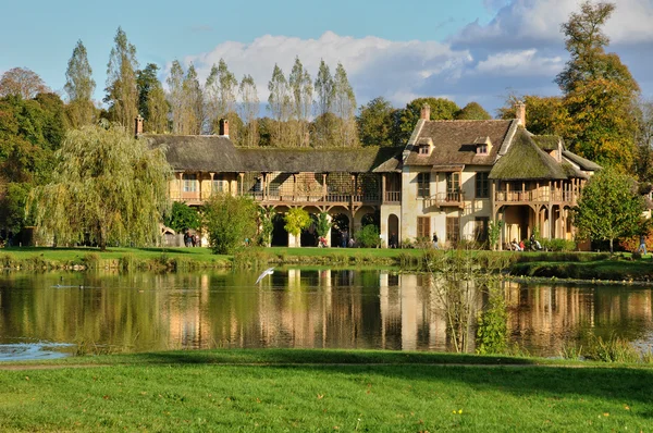 Domaine de Marie Antoinette in the park of Versailles Palace — Stock Photo, Image