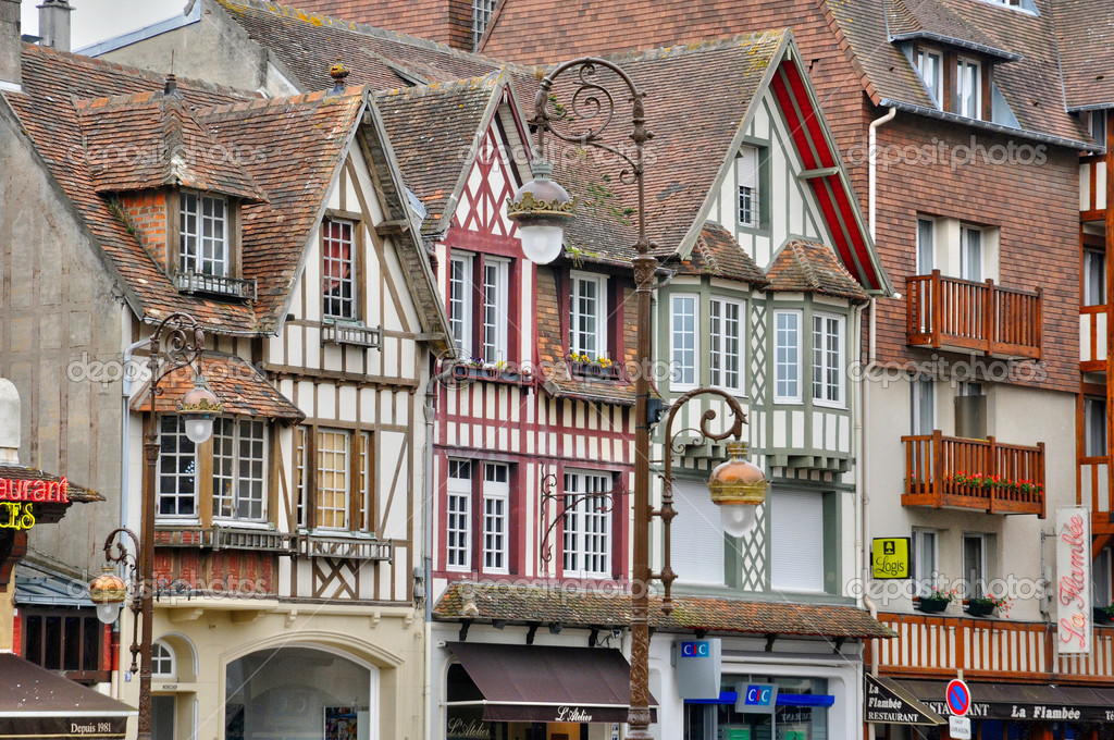 depositphotos_38674771-stock-photo-france-picturesque-city-of-deauville.jpg
