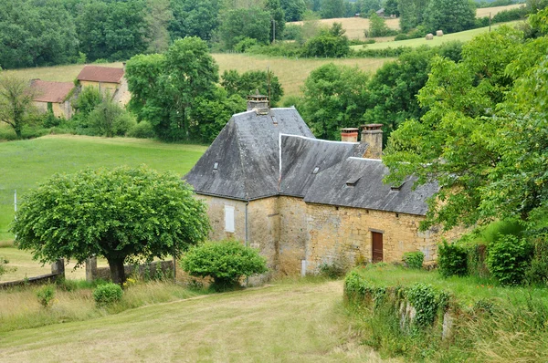 Francia, pintoresco pueblo de Salignac — Foto de Stock