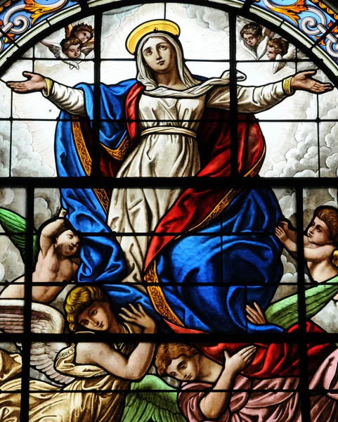 Ranska, Lassay les Chateauxin historiallinen kirkko — kuvapankkivalokuva