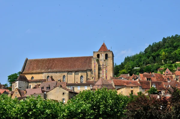 Ranska, Saint Cyprien kirkko Dordognessa — kuvapankkivalokuva