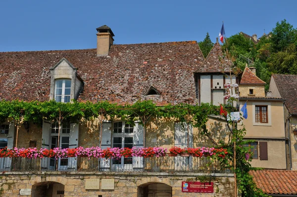 Francia, pittoresco villaggio di Castelnaud la Chapelle — Foto Stock
