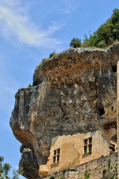 Francia, pintoresco pueblo de Les Eyzies — Foto de Stock