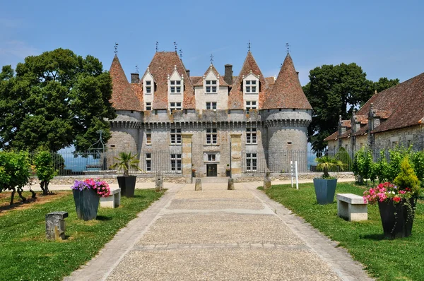 法国，蒙巴兹雅克在多尔多涅省风景如画的城堡 — 图库照片