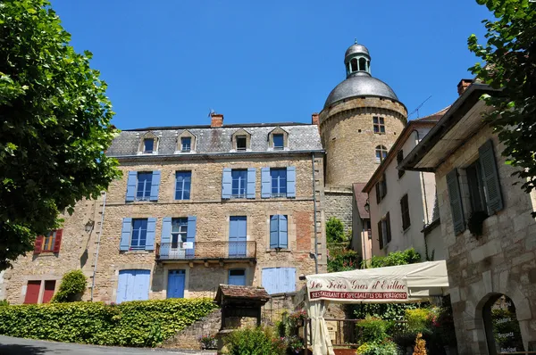 Francia, el pintoresco pueblo de Hautefort —  Fotos de Stock