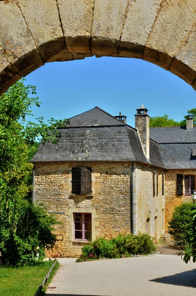 França, pitoresca aldeia de Saint Amand de Coly — Fotografia de Stock