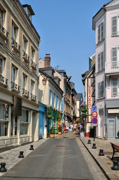 Франция, город Онфлер в Нормандии — стоковое фото