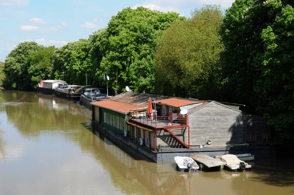 Francia, pittoresca città di Poissy in Ile de France — Foto Stock