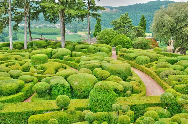 Francie, malebná zahrada marqueyssac v dordogne — Stock fotografie