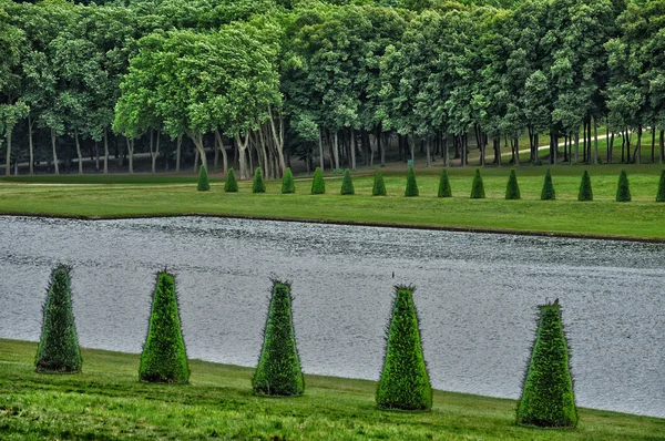 Francia, el parque clásico de Marly le Roi — Foto de Stock