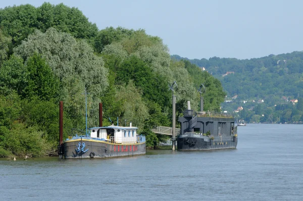 France, barge on Seine river in Triel Sur Seine — Stock Photo, Image