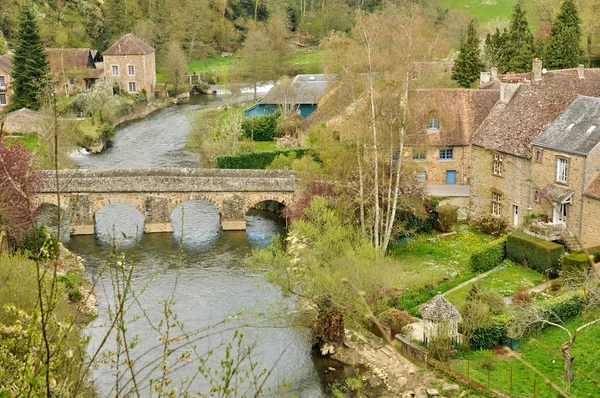 Normandie, il pittoresco villaggio di Saint Ceneri le Gerei — Foto Stock