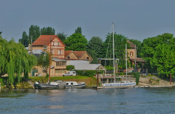 Francia, la ciudad de Triel sur Seine —  Fotos de Stock