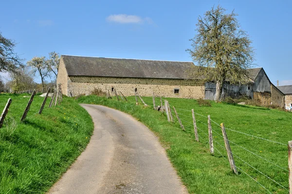 Frankrijk, schilderachtig dorp van sainte honorine la guillaume — Stockfoto